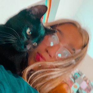 Meet your Posher, Aysa